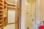 Ground Floor Guest Bathroom 2 Tub & Shower - Walk in Closet